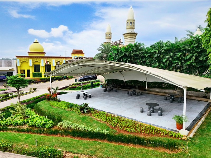 Hall Indoor & Outdoor
